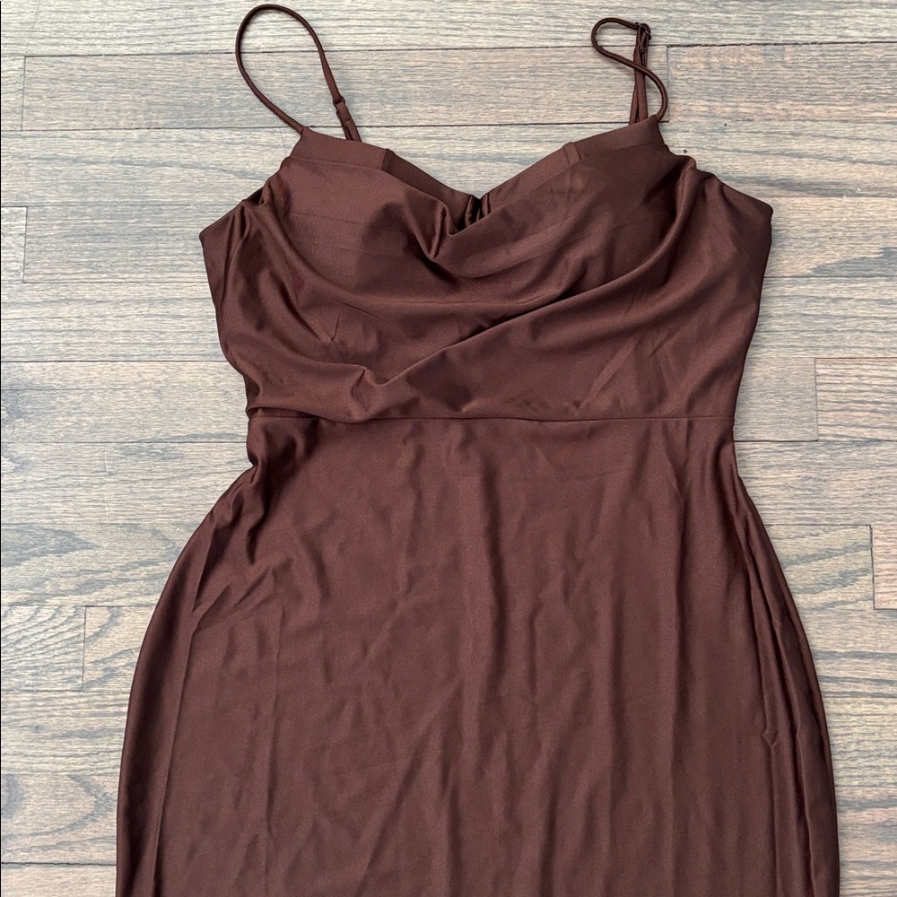 Elegant Brown Midi Dress - Picture 12 of 13